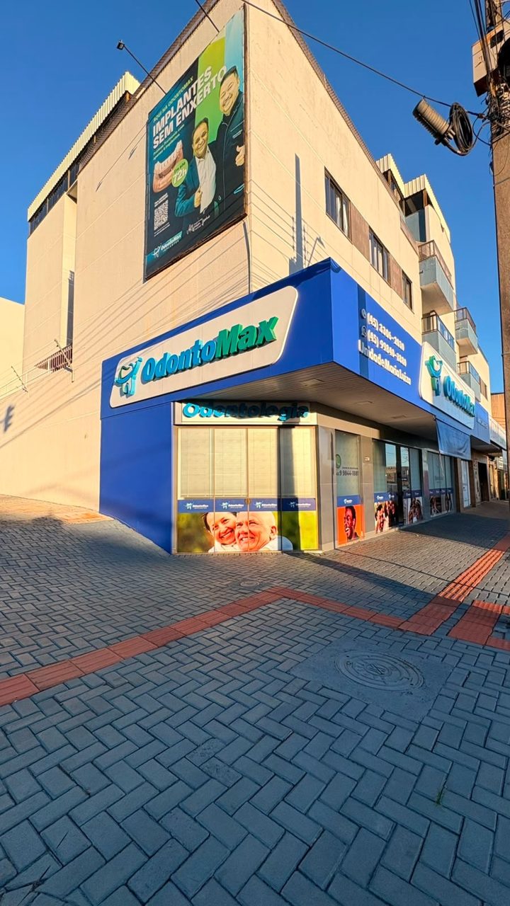 Fachada de uma unidade da OdontoMax Implantes 8