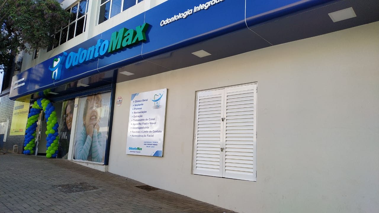 Fachada de uma unidade da OdontoMax Implantes 12