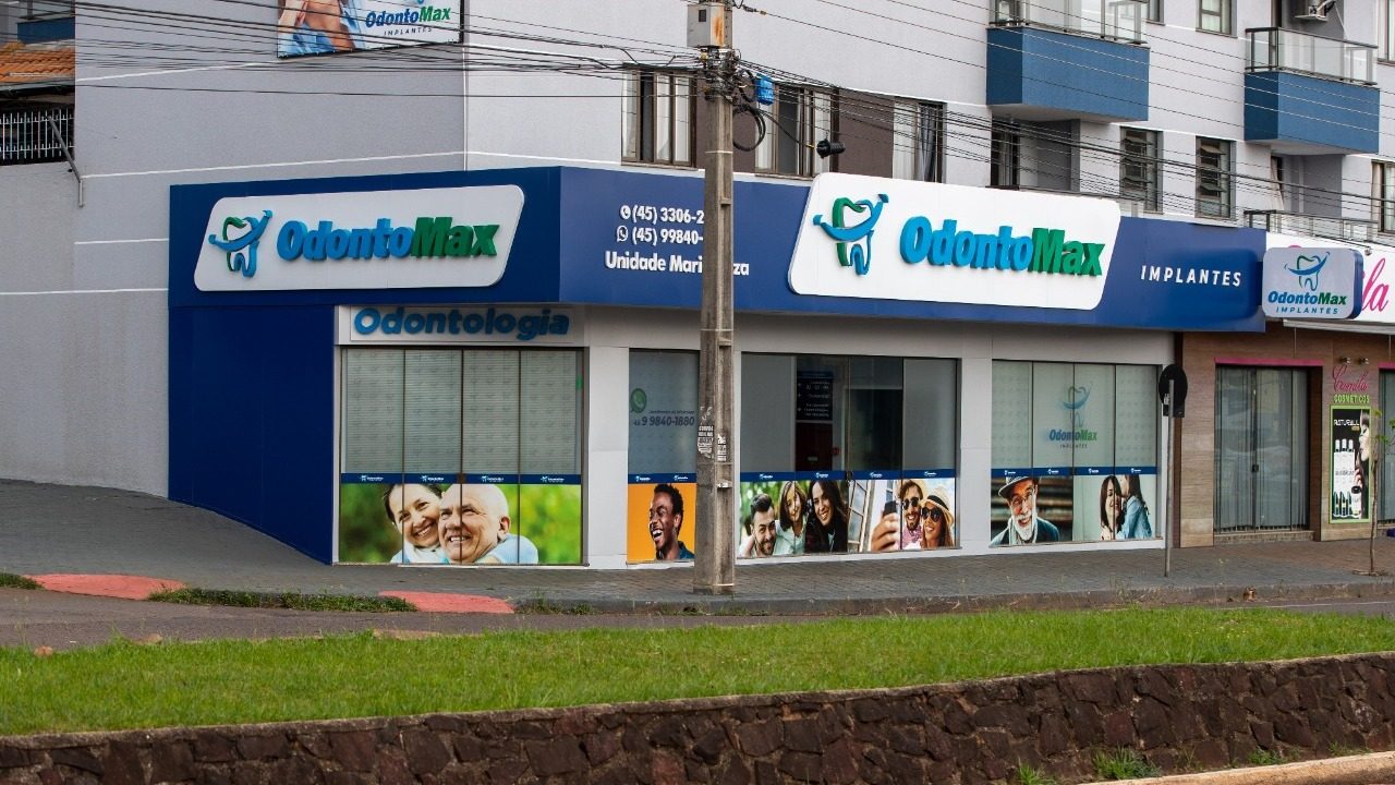 Fachada de uma unidade da OdontoMax Implantes 1