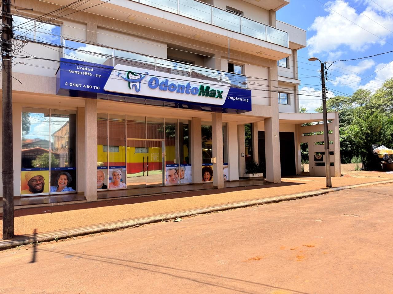 Fachada de uma unidade da OdontoMax Implantes 6