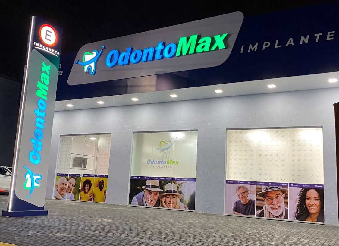 Fachada de uma unidade da OdontoMax Implantes 20