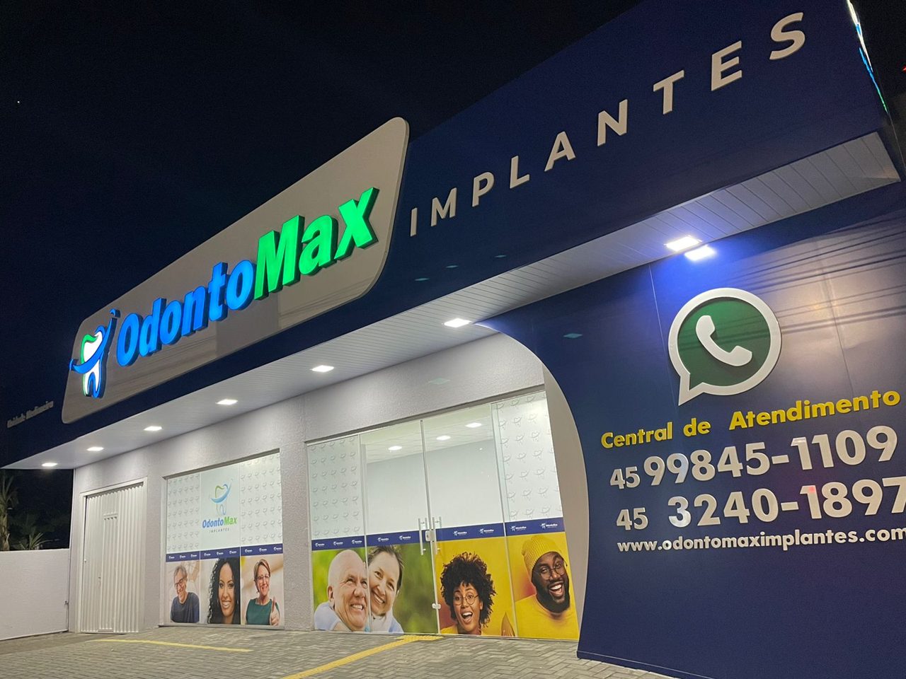 Fachada de uma unidade da OdontoMax Implantes 11